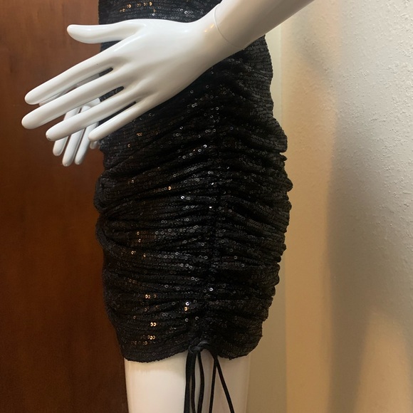 Lioness Sequin string along cinched dress - Picture 4 of 7